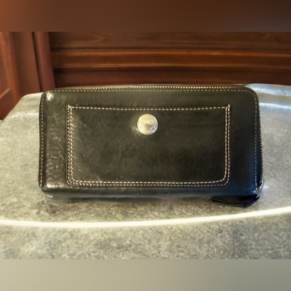 Coach Handbags - Coach Vintage Chelsea Black Pebble Leather Zip Around AccordionWallet